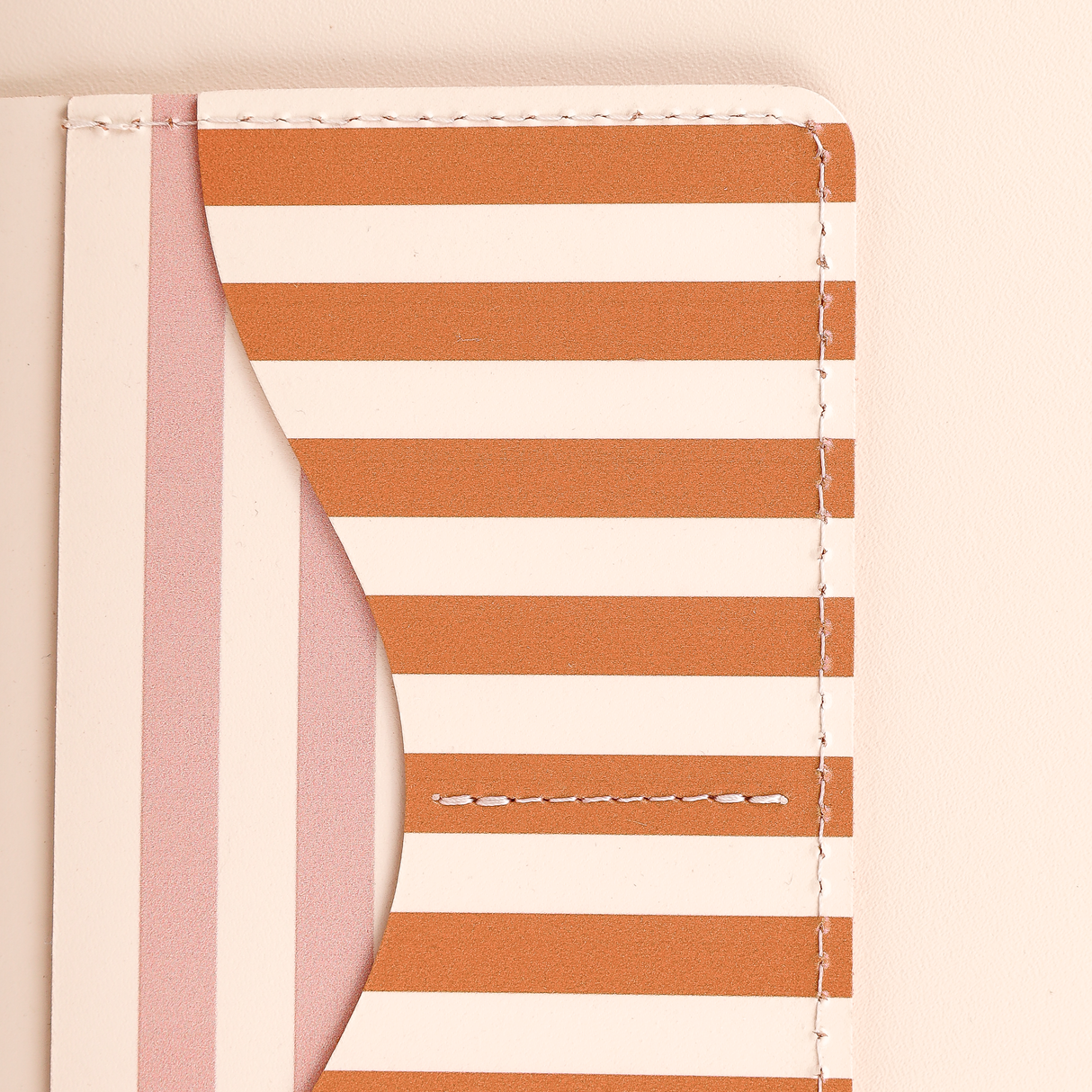 Portapasaporte Stripes
