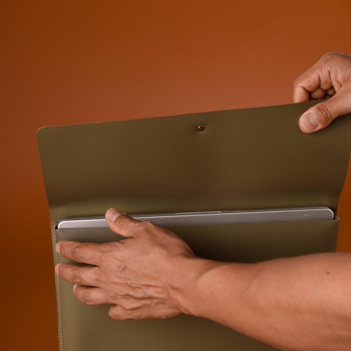 Horizontal Case 13" Olive