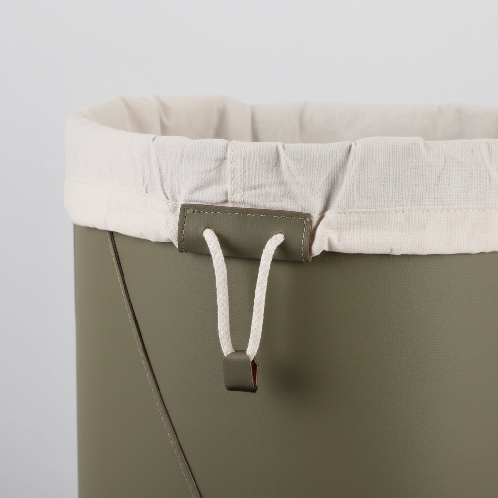 Laundry basket with inner fabric