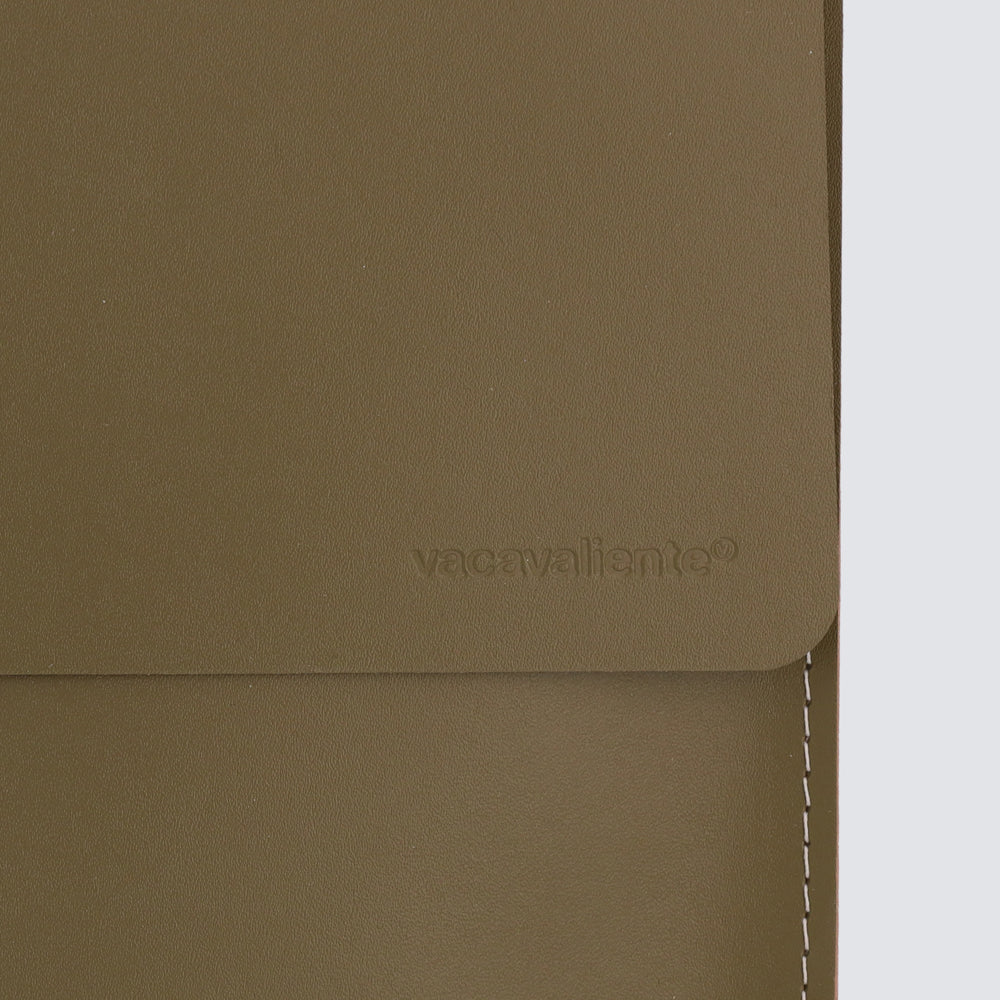 Vertical Case 13"