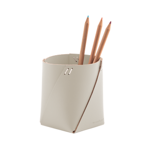 Portalápices de piel reciclada color blanco, organizador de escritorio minimalista y elegante.