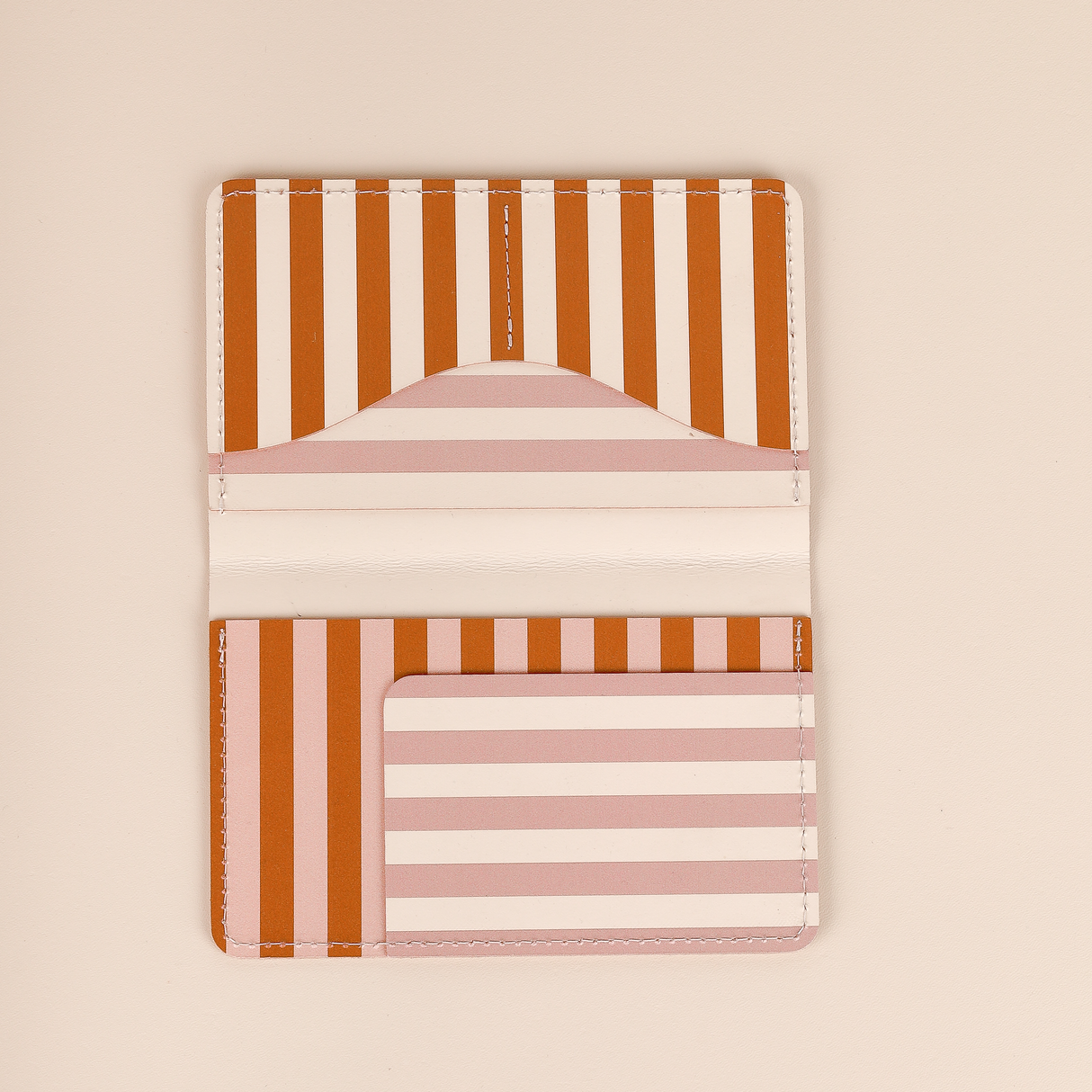 Portapasaporte Stripes